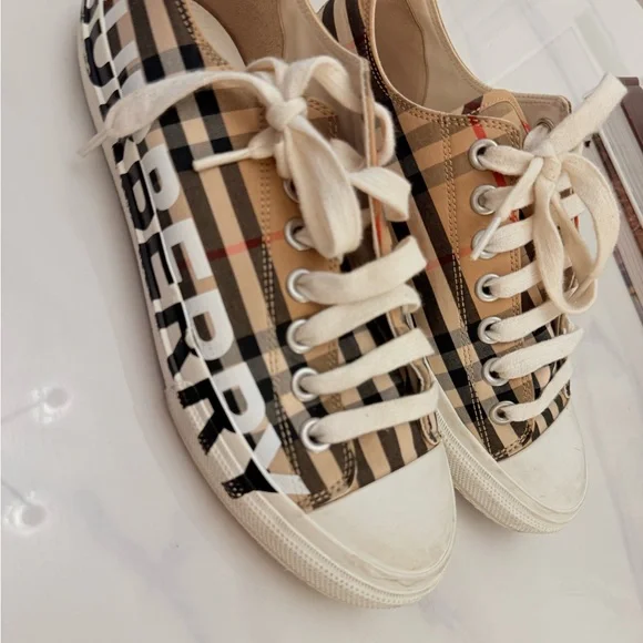 Burberry Beige Classic Check Low-Top Sneakers with White Laces - Picture 2 of 3